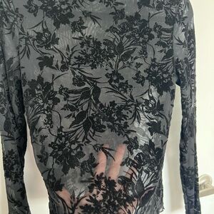 Haut noir transparent